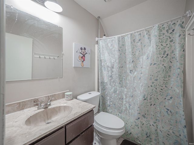 671 Glenmoor Drive, Evansville, IN 47715