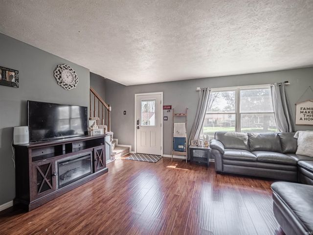 671 Glenmoor Drive, Evansville, IN 47715