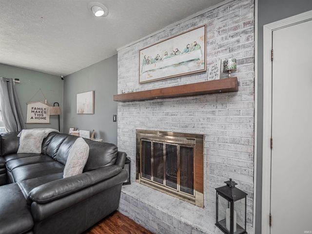 671 Glenmoor Drive, Evansville, IN 47715