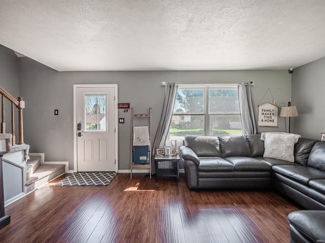 671 Glenmoor Drive, Evansville, IN 47715