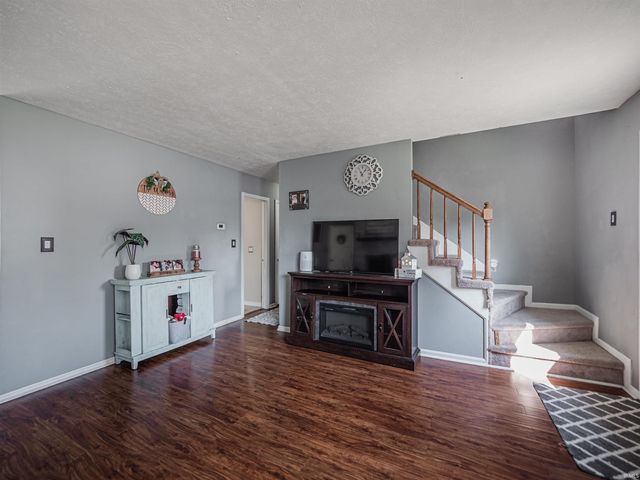 671 Glenmoor Drive, Evansville, IN 47715