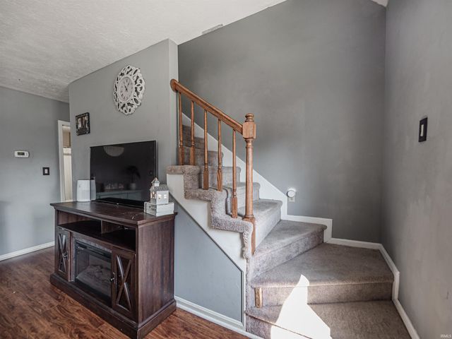 671 Glenmoor Drive, Evansville, IN 47715