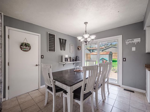 671 Glenmoor Drive, Evansville, IN 47715