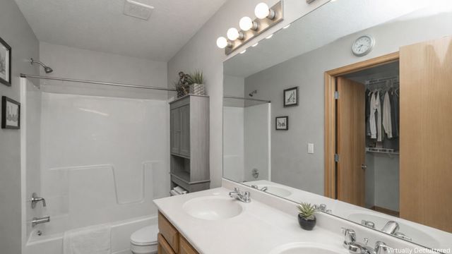 4814 NE Grove Lane, Ankeny, IA 50021