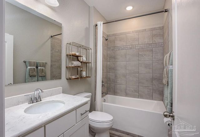 10802 Lucie Ct, Pensacola, FL 32526