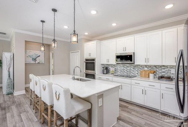 10802 Lucie Ct, Pensacola, FL 32526