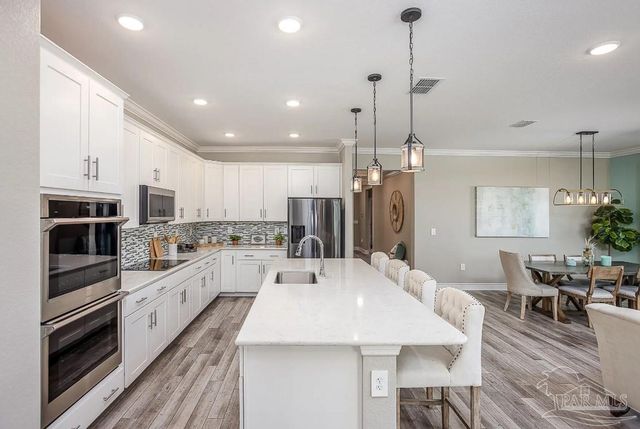 10802 Lucie Ct, Pensacola, FL 32526