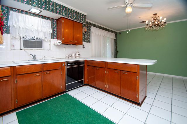 401 Carol Rd, Bayou Vista, LA 70380