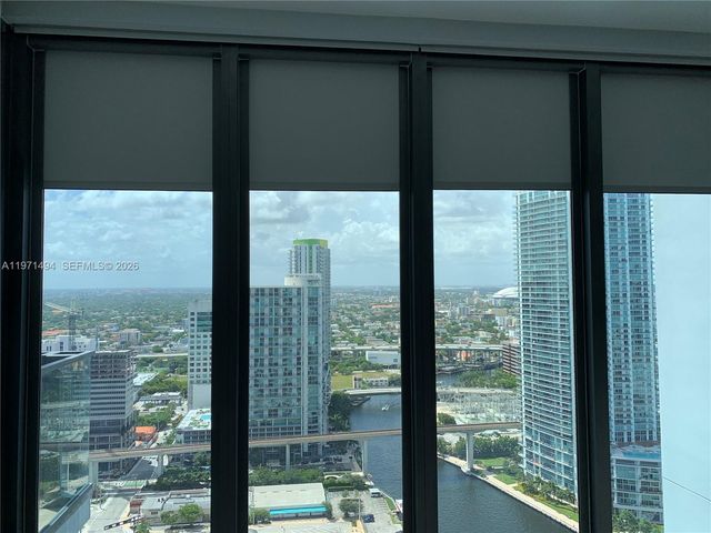 68 SE 6th St 3010, Miami, FL 33131