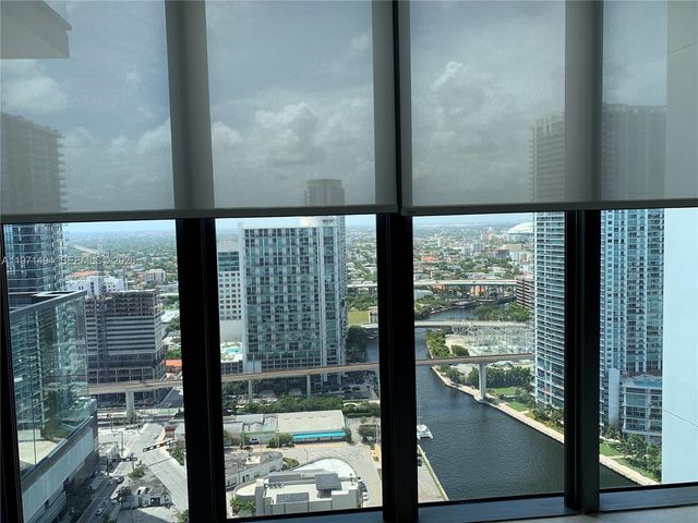 68 SE 6th St 3010, Miami, FL 33131