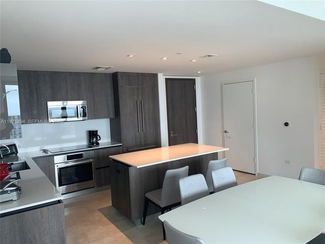 68 SE 6th St 3010, Miami, FL 33131