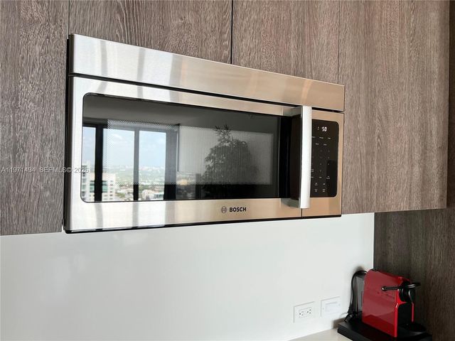 68 SE 6th St 3010, Miami, FL 33131