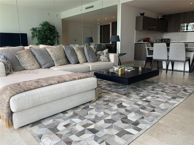 68 SE 6th St 3010, Miami, FL 33131