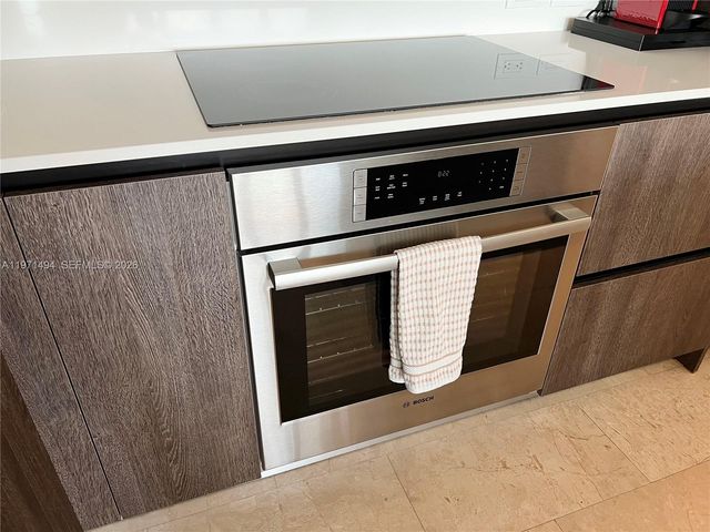 68 SE 6th St 3010, Miami, FL 33131