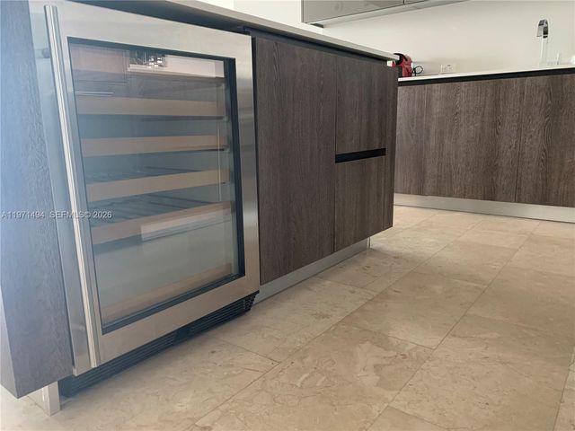 68 SE 6th St 3010, Miami, FL 33131