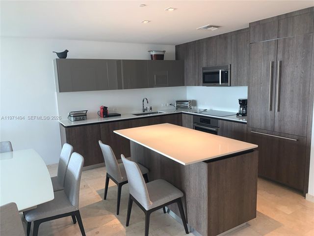 68 SE 6th St 3010, Miami, FL 33131