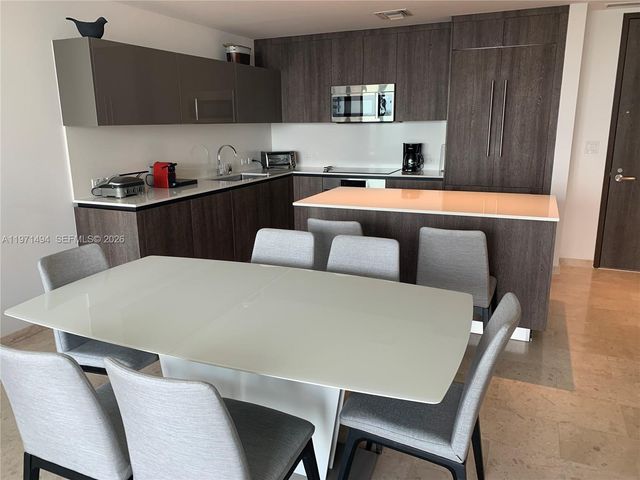 68 SE 6th St 3010, Miami, FL 33131