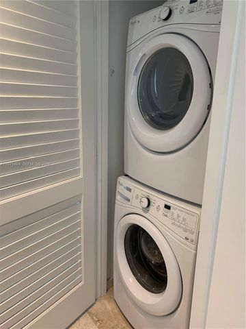 68 SE 6th St 3010, Miami, FL 33131