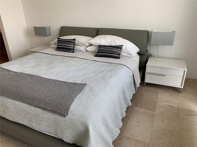 68 SE 6th St 3010, Miami, FL 33131