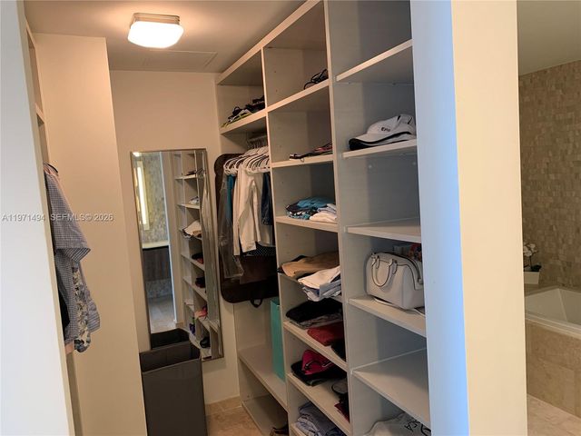 68 SE 6th St 3010, Miami, FL 33131