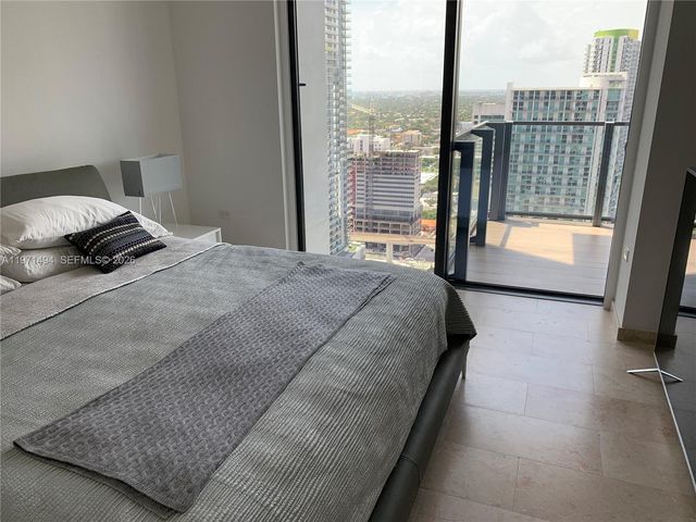 68 SE 6th St 3010, Miami, FL 33131