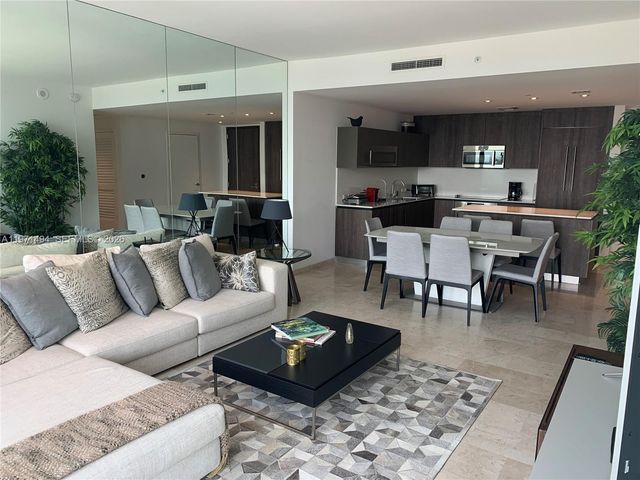 68 SE 6th St 3010, Miami, FL 33131