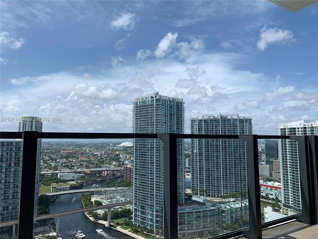 68 SE 6th St 3010, Miami, FL 33131
