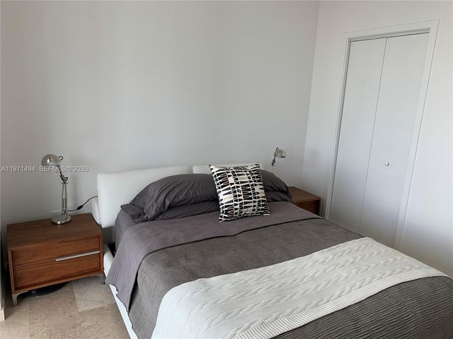 68 SE 6th St 3010, Miami, FL 33131