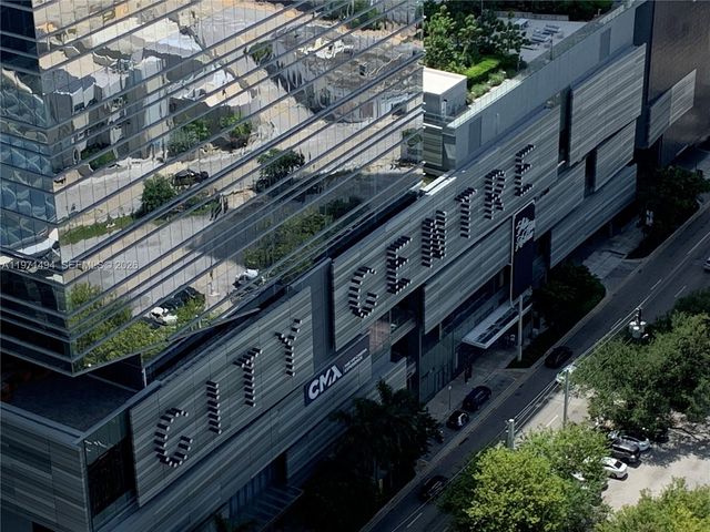 68 SE 6th St 3010, Miami, FL 33131