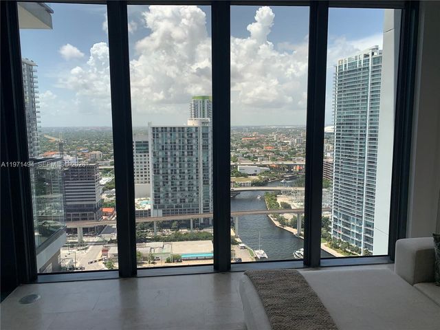 68 SE 6th St 3010, Miami, FL 33131