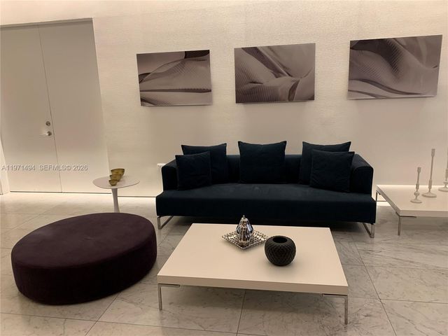 68 SE 6th St 3010, Miami, FL 33131