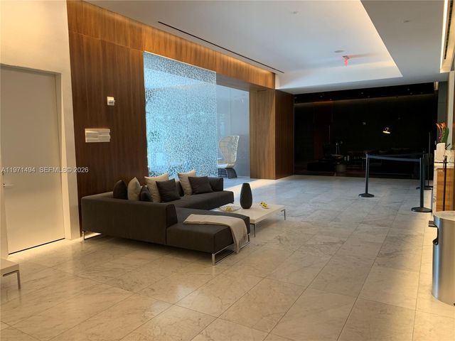 68 SE 6th St 3010, Miami, FL 33131