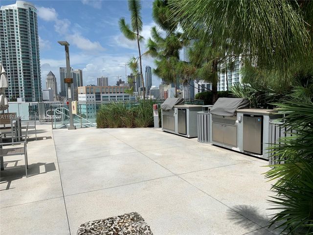 68 SE 6th St 3010, Miami, FL 33131