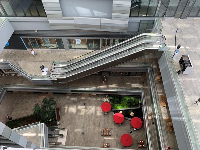 68 SE 6th St 3010, Miami, FL 33131