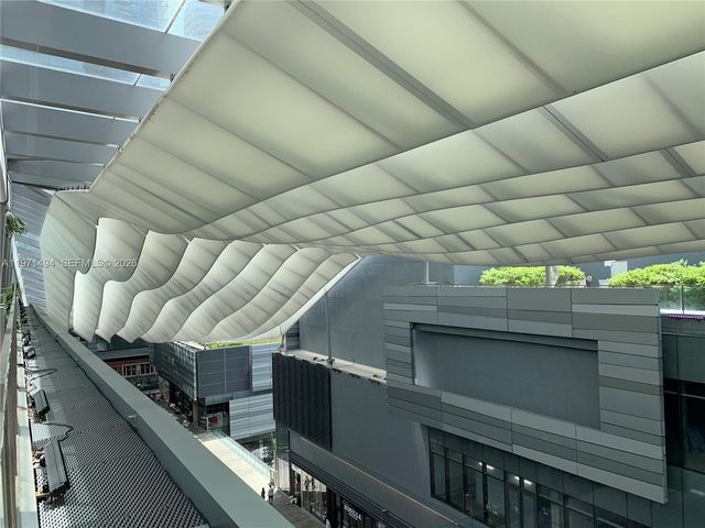 68 SE 6th St 3010, Miami, FL 33131