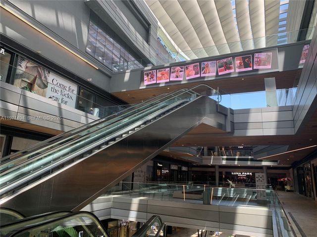 68 SE 6th St 3010, Miami, FL 33131