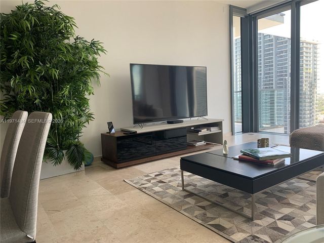 68 SE 6th St 3010, Miami, FL 33131