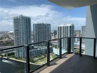 68 SE 6th St 3010, Miami, FL 33131