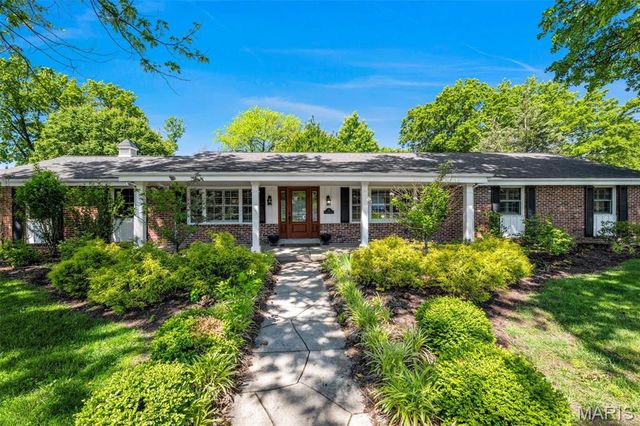 24 Country Fair Lane, Creve Coeur, MO 63141