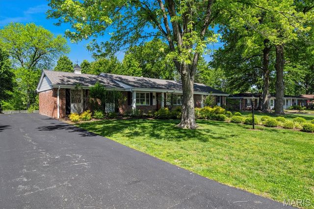 24 Country Fair Lane, Creve Coeur, MO 63141
