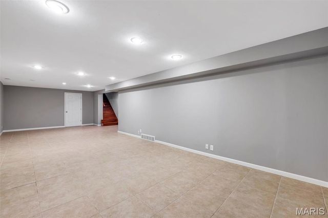 24 Country Fair Lane, Creve Coeur, MO 63141