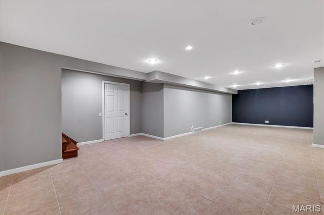 24 Country Fair Lane, Creve Coeur, MO 63141