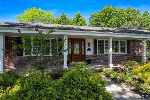 24 Country Fair Lane, Creve Coeur, MO 63141