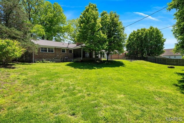 24 Country Fair Lane, Creve Coeur, MO 63141