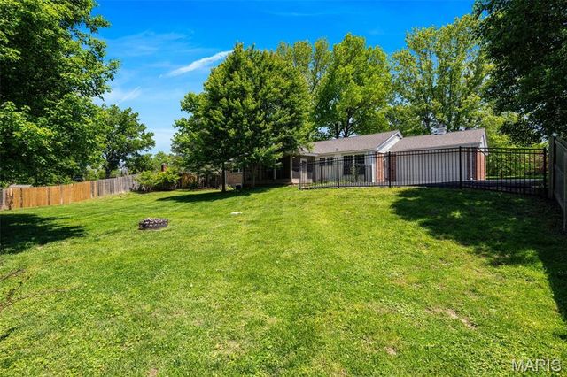 24 Country Fair Lane, Creve Coeur, MO 63141