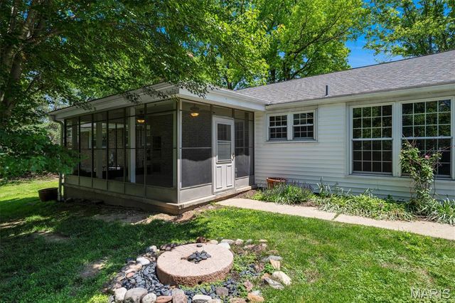 24 Country Fair Lane, Creve Coeur, MO 63141