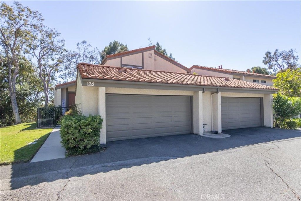 Image 1 of property listing at 11601 Tampa 178, Porter Ranch, CA 91326