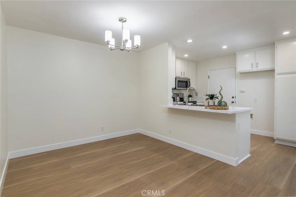 Image 10 of property listing at 11601 Tampa 178, Porter Ranch, CA 91326