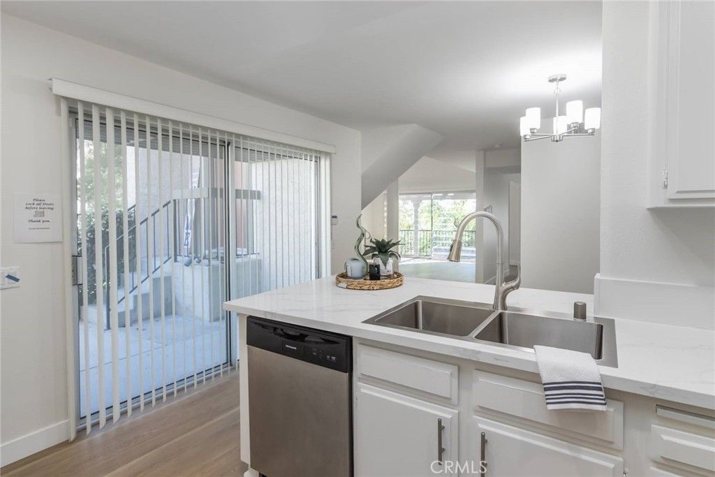 Image 13 of property listing at 11601 Tampa 178, Porter Ranch, CA 91326