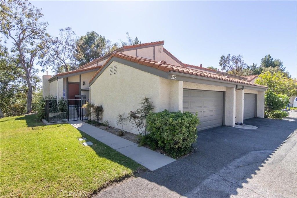 Image 2 of property listing at 11601 Tampa 178, Porter Ranch, CA 91326